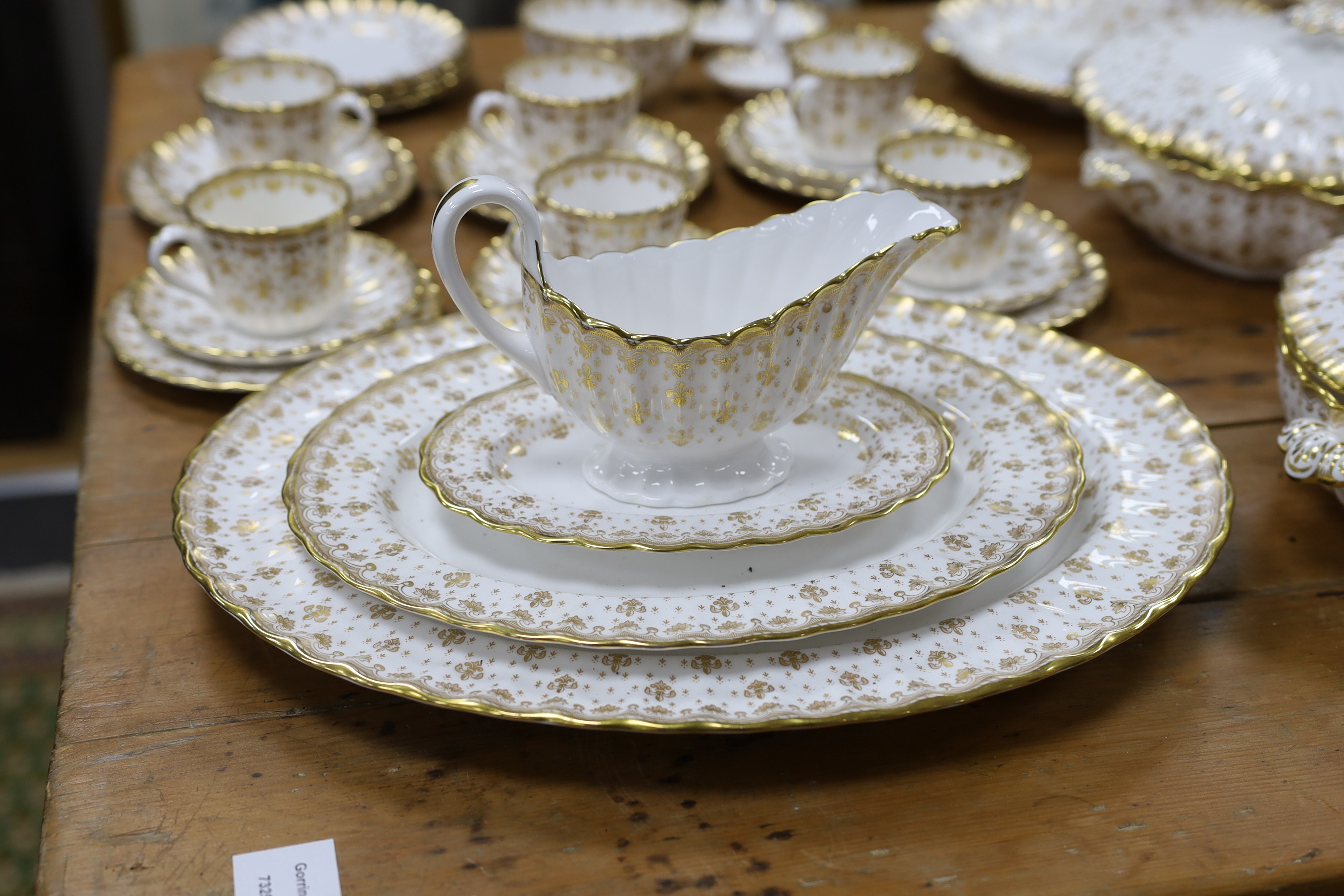 A Spode fleur de lys pattern dinner and tea service